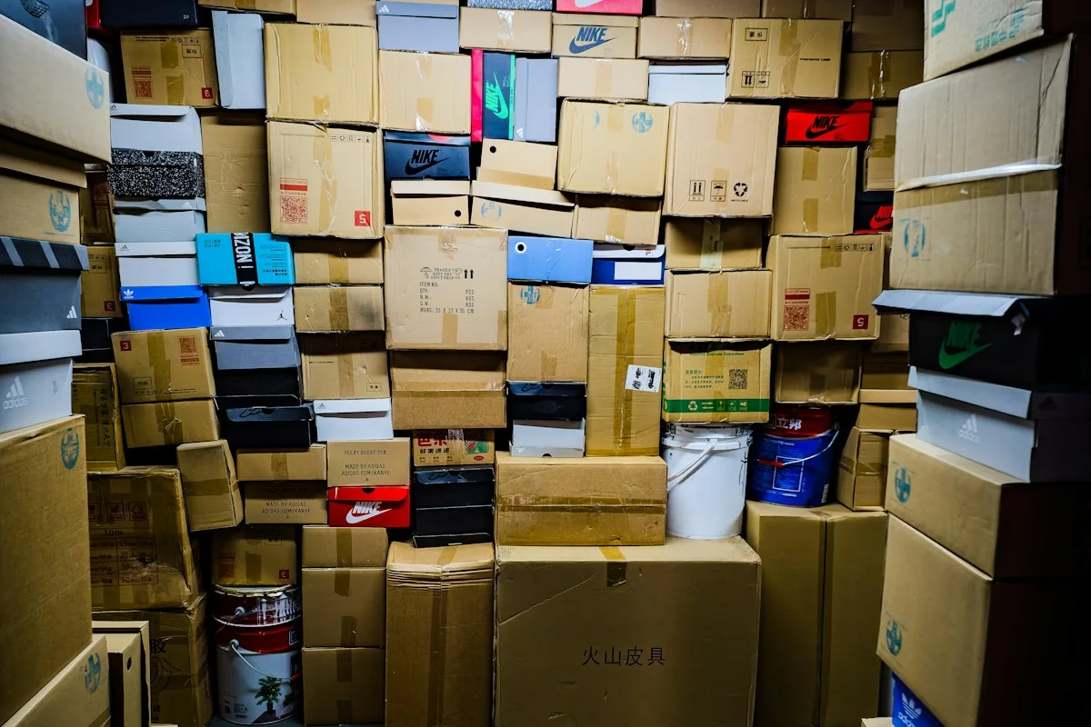 Kệ hàng trong kho cho shop online